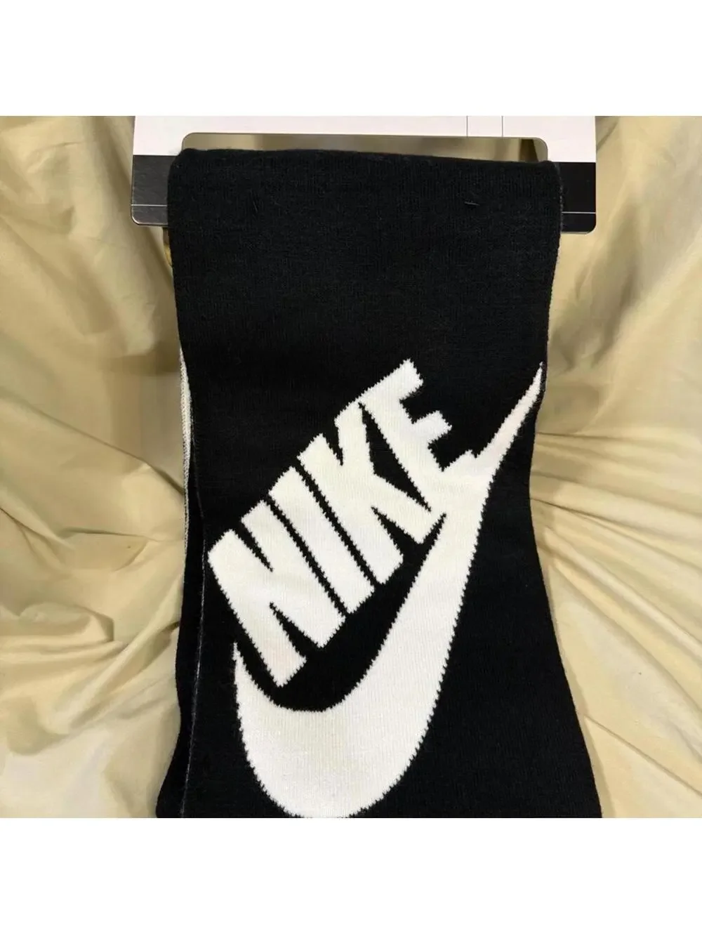 🖤 Brand new with tags Nike black and white logo scarf.
